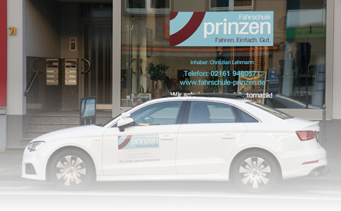 Fahrschule prinzen aussen Aufnahme mit Fahrschulauto